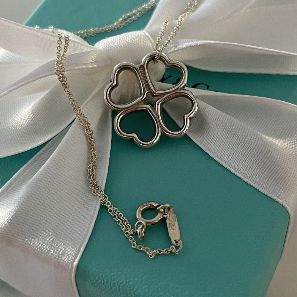 🌟2XHP🌟Auth Rare Tiffany & Co. Four Heart Clover Pendant Necklace 16” inch chain - Picture 4 of 6